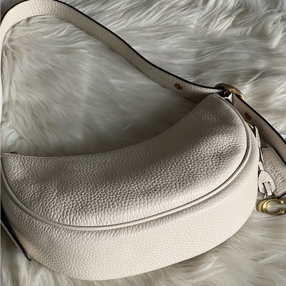 CC439 - Coach Luna Shoulder Bag - Picture 6 of 13